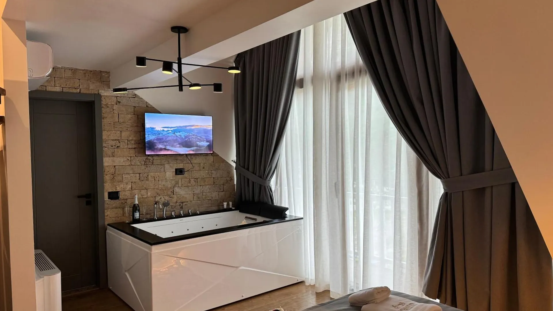 'Gurra Family' Guesthouse Theth 0*,  Albania